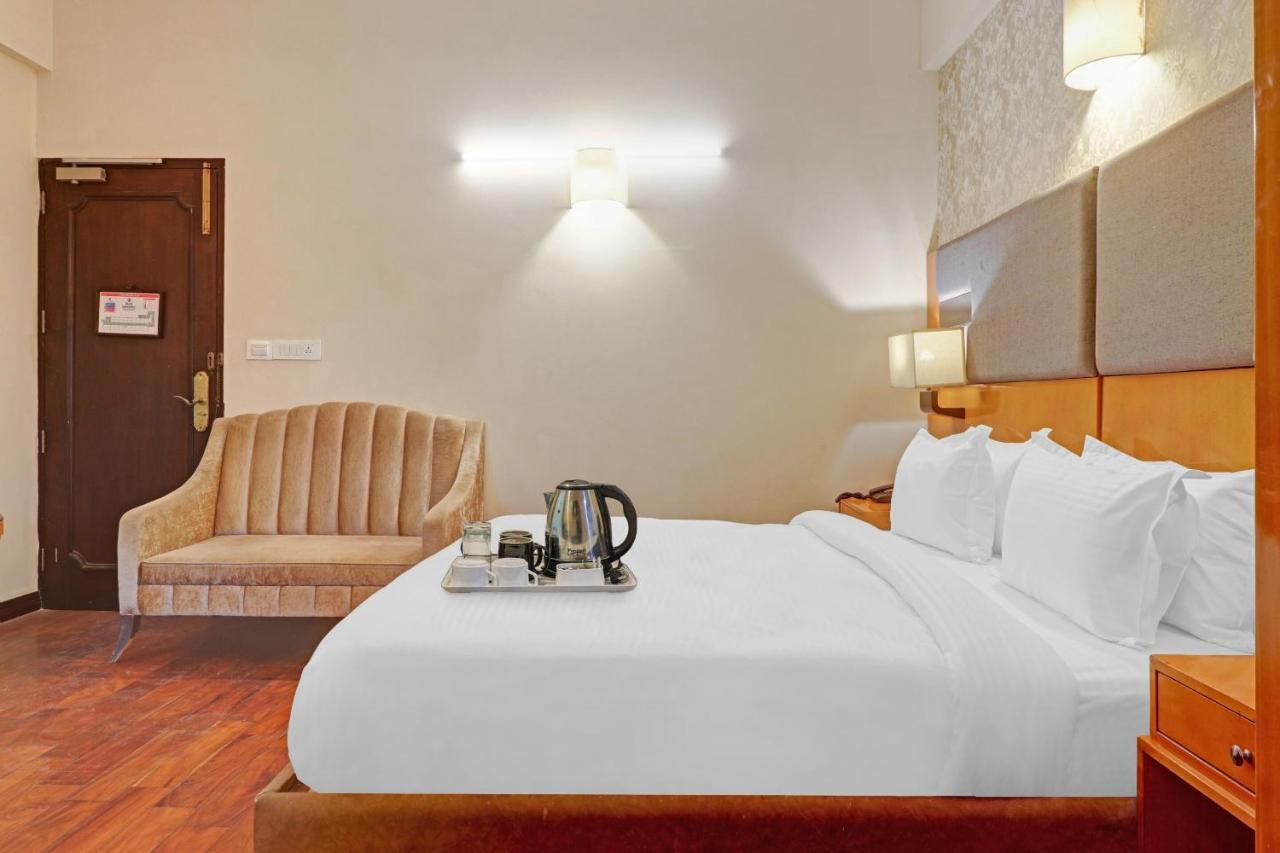 Oyo Townhouse 934 L'Elegant Hotel & Banquetby Ace Manor Ghaziabad Extérieur photo